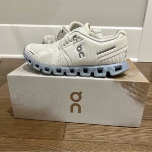 On Cloud Shoes White Chambray size 6